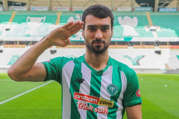 “Konyaspor” imzalanma mərasimi keçirdi: Emreli hərbi salam verdi